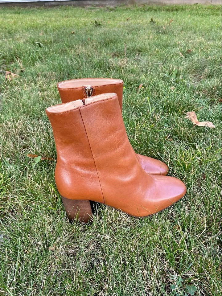 Womens 36 (5.5) Club Monaco boots