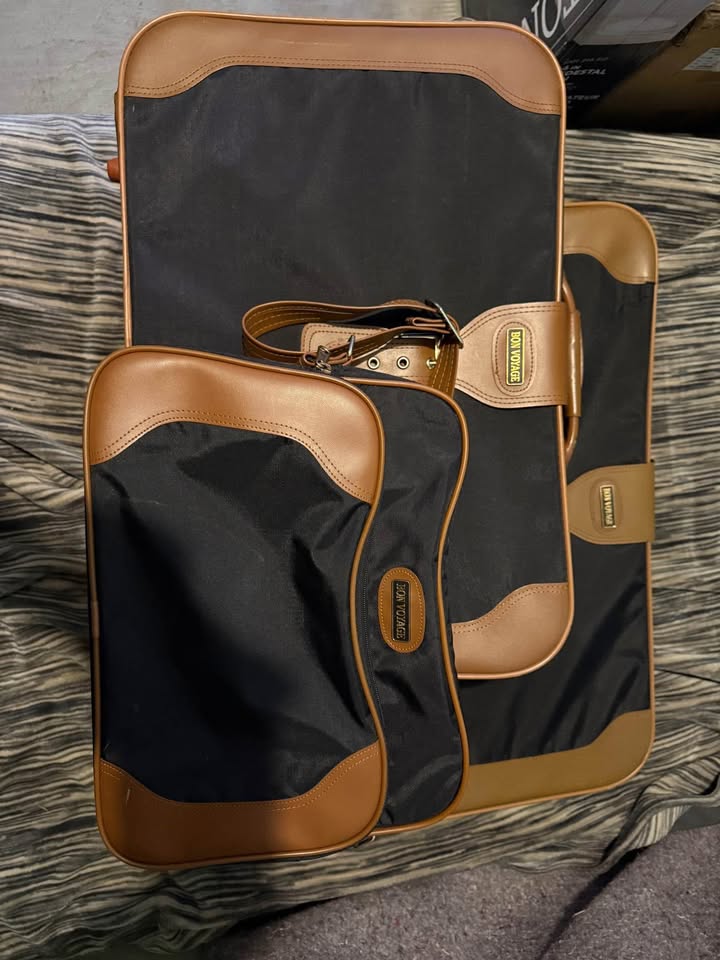 BEAUTIFUL 3 Piece „Bon Voyage“ Luggage set - LIKE NEW - photo 4