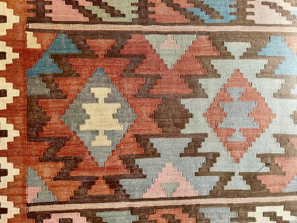 Large Hand-Woven Wool Kilim Rug - 10' x 14' - photo 4