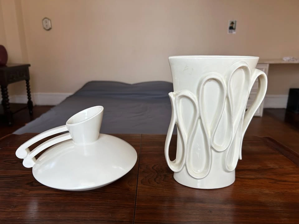 Set of 4 Modernist & Art Deco White/Cream Ceramic Vases - photo 2