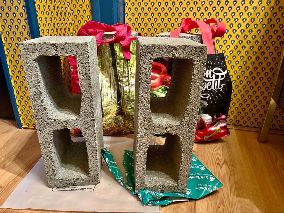 4 cinderblocks