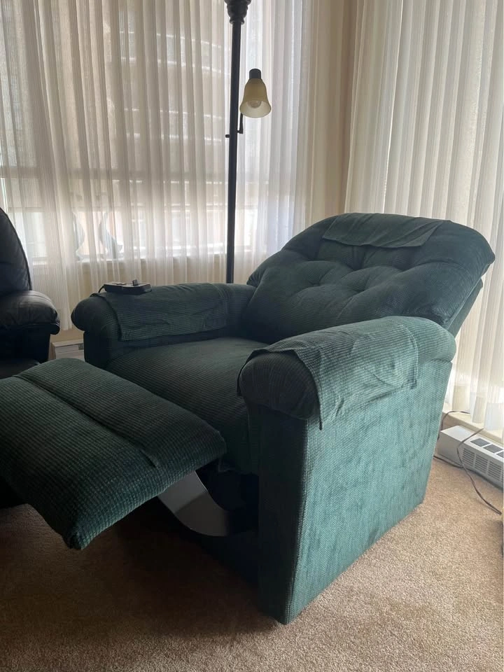 Estate Sale in Victoria on View & Vancouver St. - photo 2