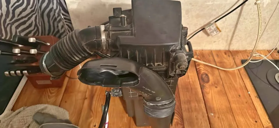 2012 Ford Fiesta OEM Air Box ($50 OBO) thumbnail