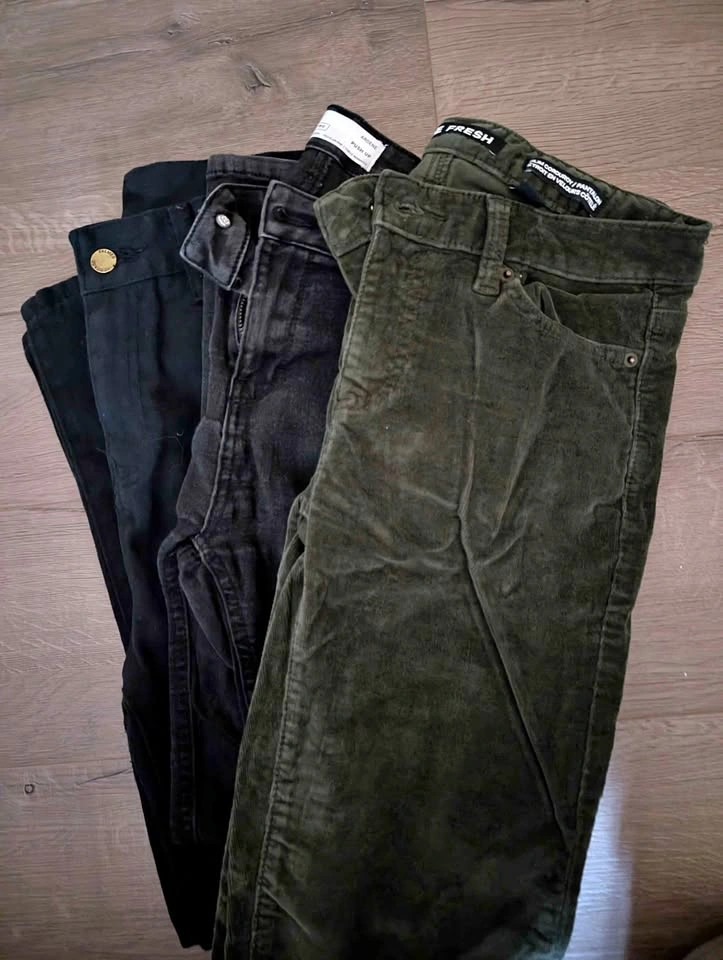 $10 for the LOT WOMEN'S SLIM JEANS