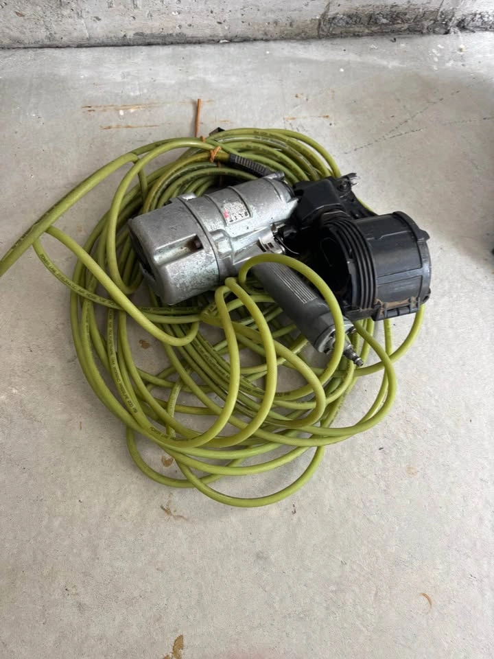 Hitachi Nail Gun with Hose and Nails - photo 2
