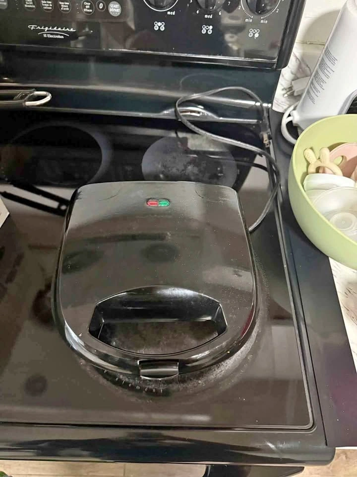 Sandwich Maker and 2-Slice Toaster