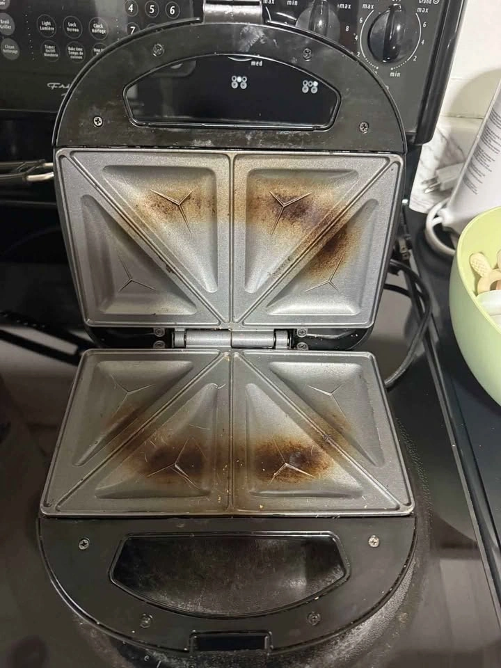 Sandwich Maker and 2-Slice Toaster - photo 2
