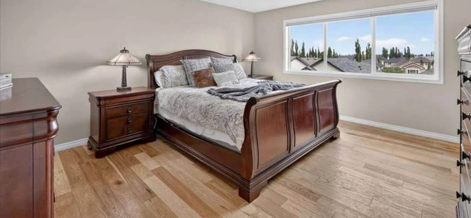 5-Piece Dark Wood Sleigh Bedroom Set - photo 2