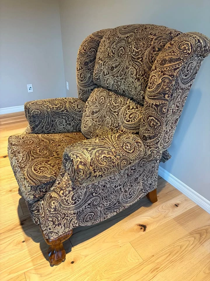 La-Z-Boy Paisley Wingback Armchair with Ball and Claw Feet - photo 2