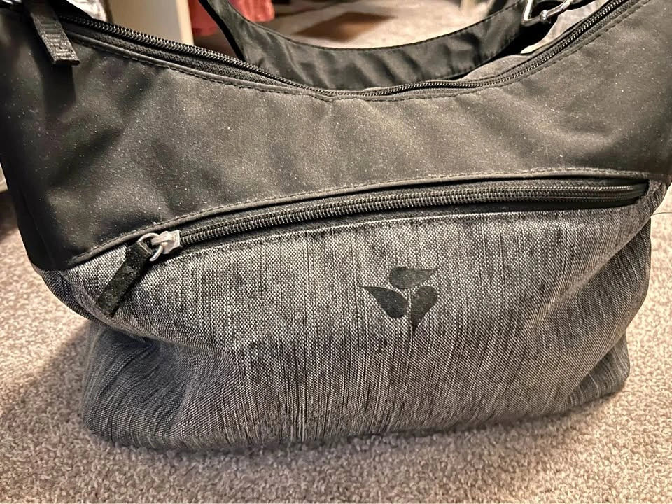 Baby feeder with lots of accessories and cooler bag