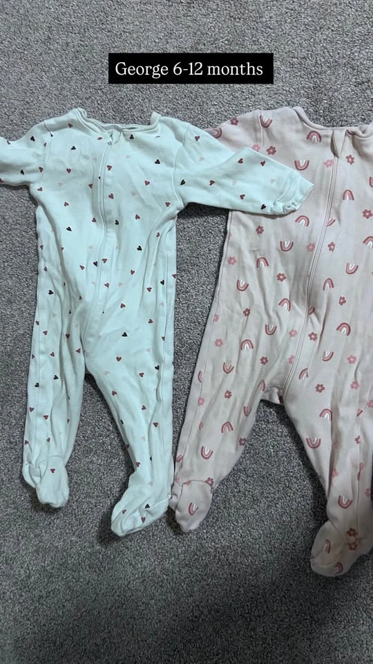 Baby girl clothes bundle (6M to 18-24 Months) - photo 2