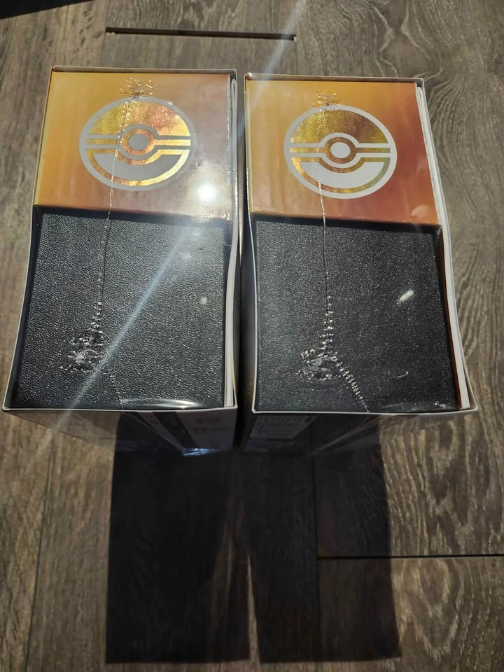 Pokemon TCG 30th Celebration ETB - photo 2