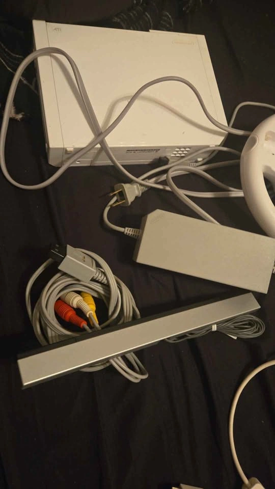 Wii console and accessories - photo 4