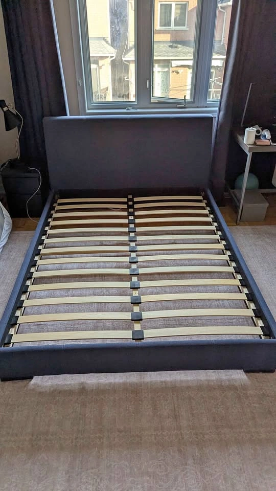 Queen Bed Frame (Structube)
