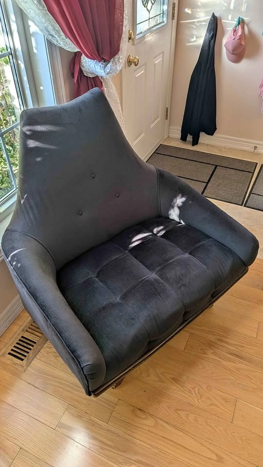 Modern Black Velvet Tufted Armchair