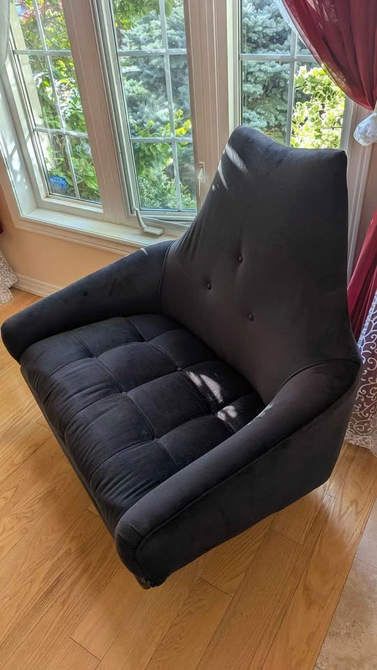 Modern Black Velvet Tufted Armchair - photo 2