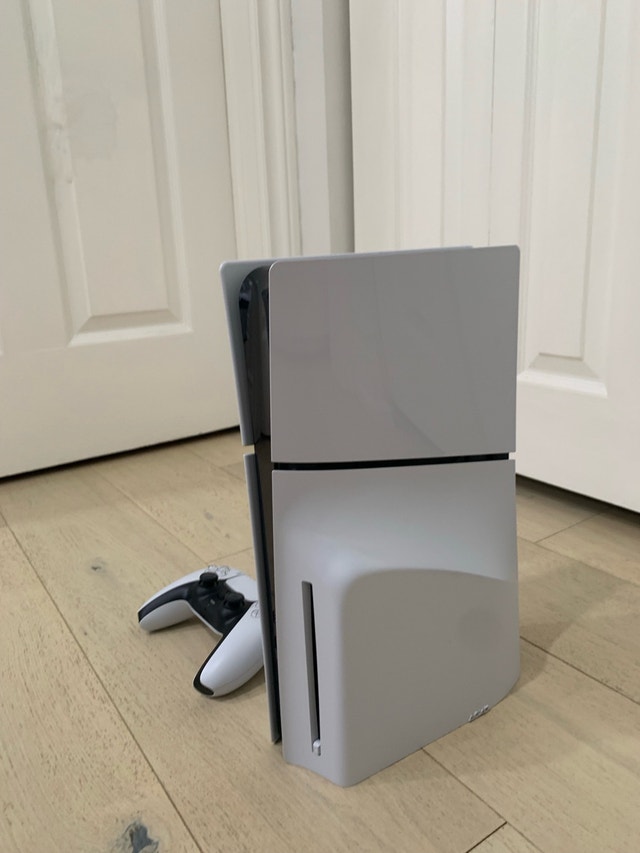 PS5 Slim Disc edition 1TB Like New - photo 5