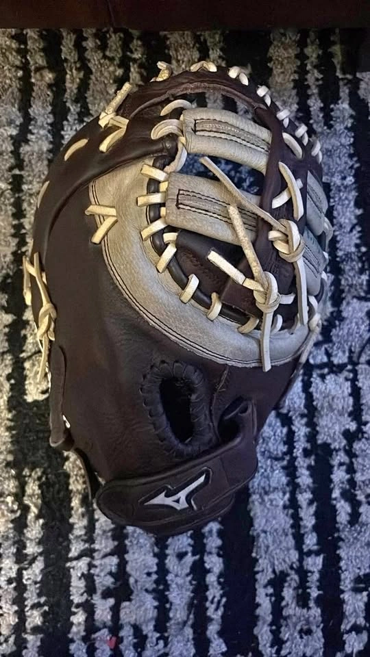 Mizuno first base mitt