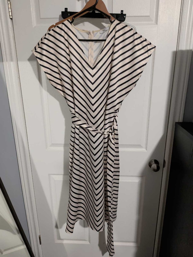 Dress Cream and black with pockets