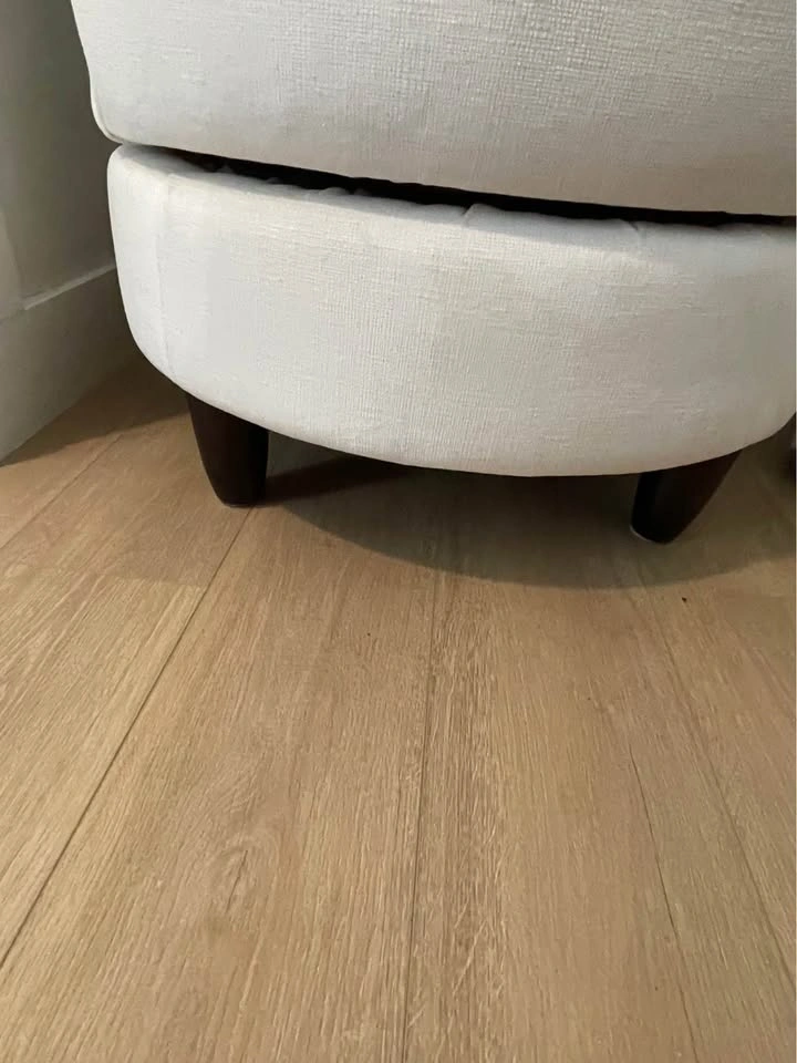 White Upholstered Swivel Accent Chair - photo 3