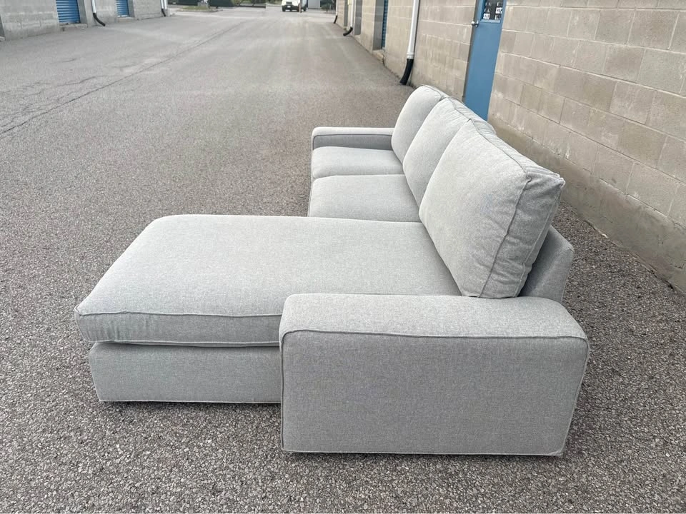 Grey Modern Sectional Couch with Chaise - Delivery Available - photo 4