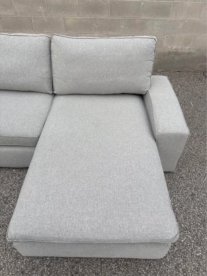 Grey Modern Sectional Couch with Chaise - Delivery Available - photo 5