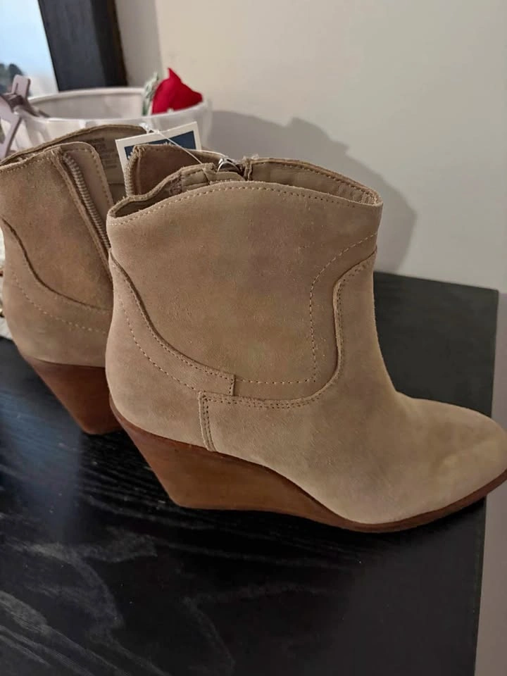 Women’s Boots Size 7