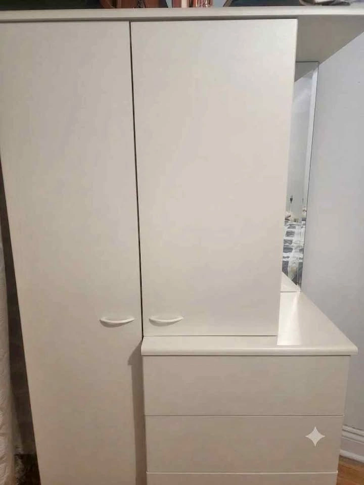 Off-White 3-Piece Bedroom Set