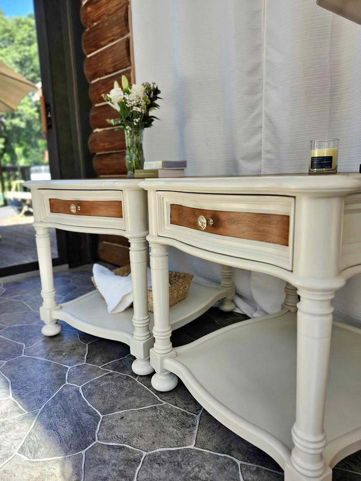 Pair of Refinished Hooker Furniture End Tables – Cream & Natural