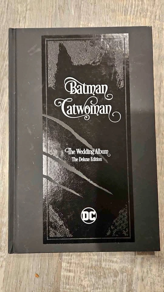 Batman Catwoman Wedding Album DC The Deluxe Edition 2018