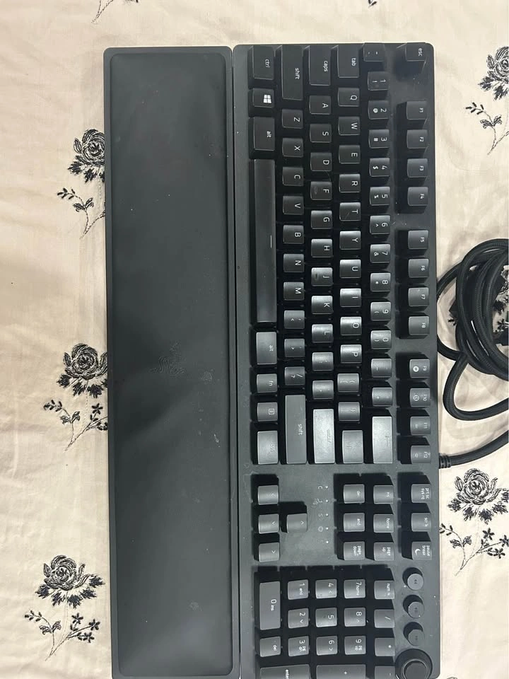 Razer Huntsman V2 Optical Gaming Keyboard and mouse - photo 5