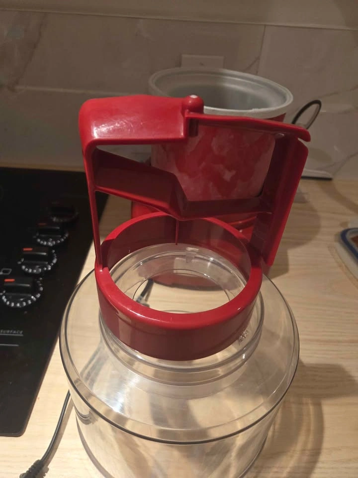 Cuisinart ice Cream Maker - photo 4