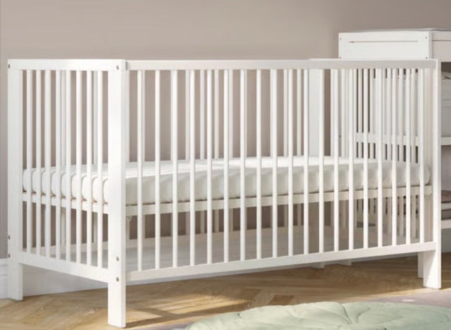Crib good condition!!