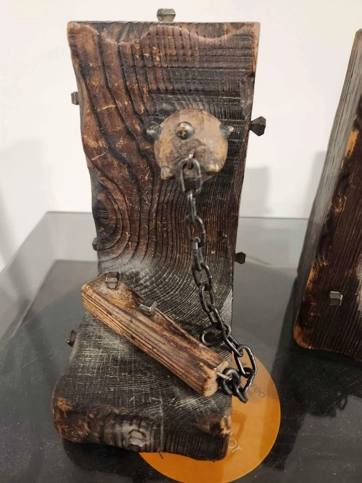 Book Ends - photo 2
