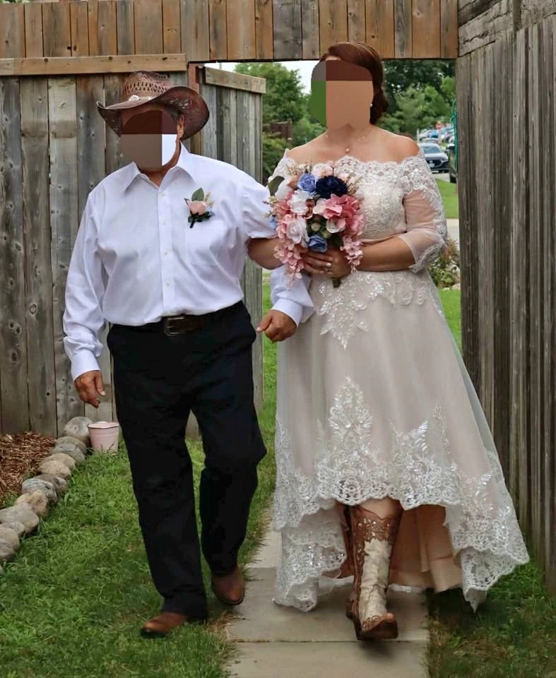 Wedding dress size 16W US