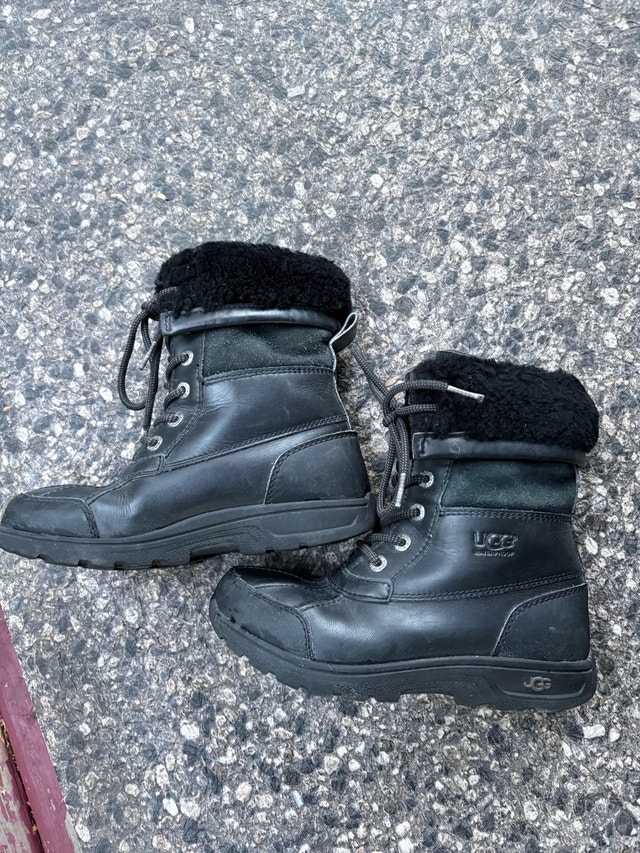 UGG Winter Boots girls size 2 - photo 2