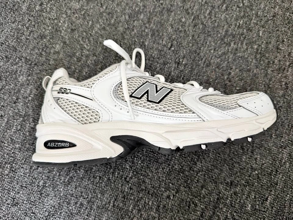 New Balance 530 Black and Silver