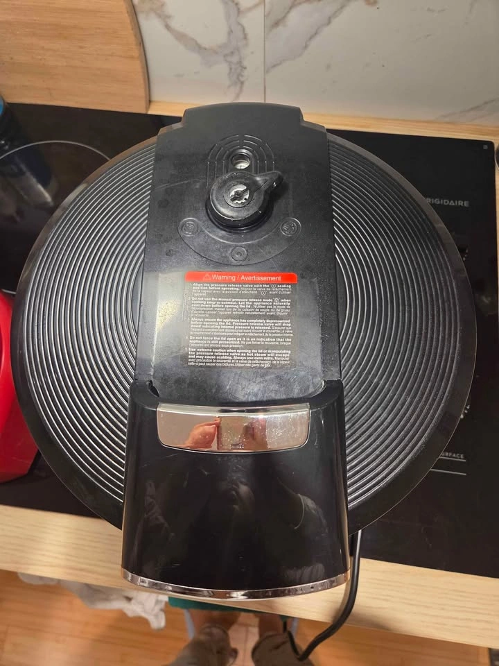 Starfrit Electric Pressure Cooker 6L - photo 2