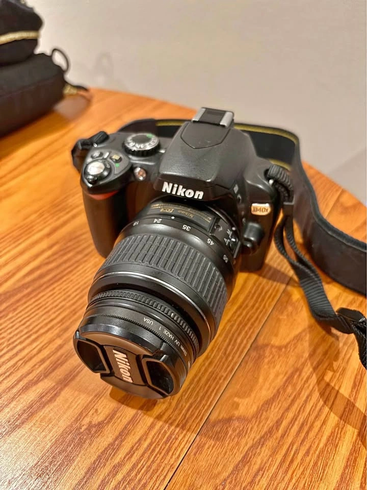 Nikon D40x DSLR Camera with 18-55mm Lens