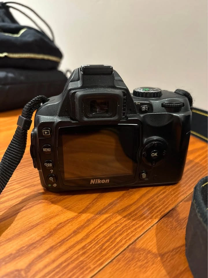 Nikon D40x DSLR Camera with 18-55mm Lens - photo 4