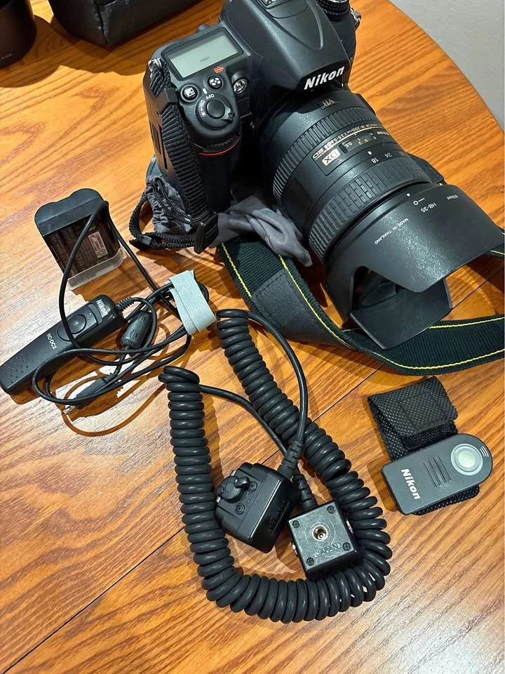Nikon D7000 DSLR Camera with 18-200mm Lens and Accessories