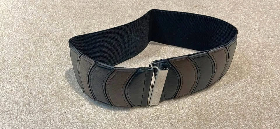 Wide Elastic Cinch Belt with Faux Leather Chevron Detail