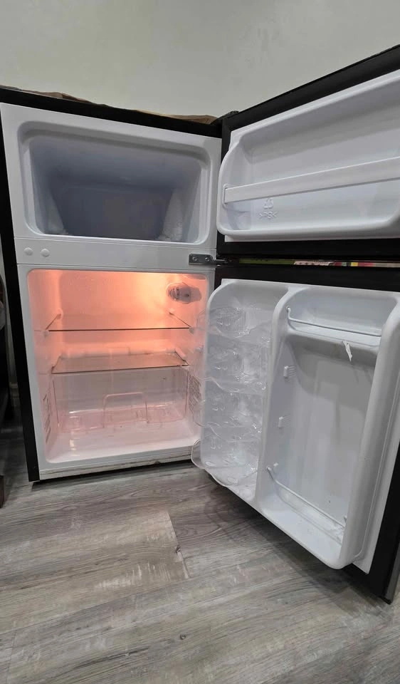 Hisense double door Mini Fridge / Small Refrigerator - photo 2