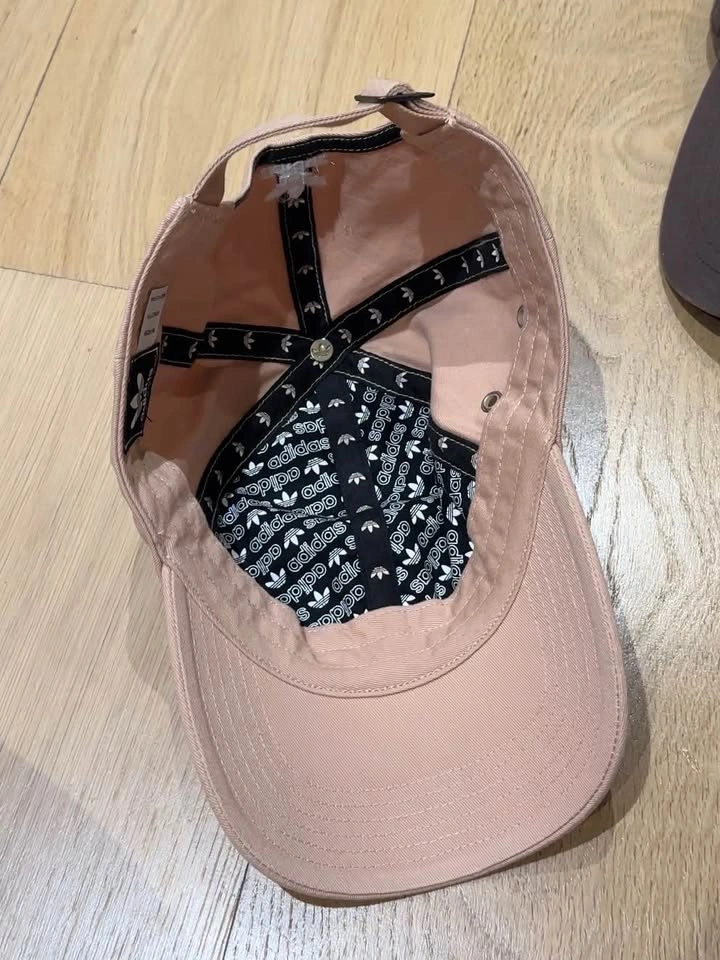 Womens baseball hats (Adidas & A&F) - photo 4