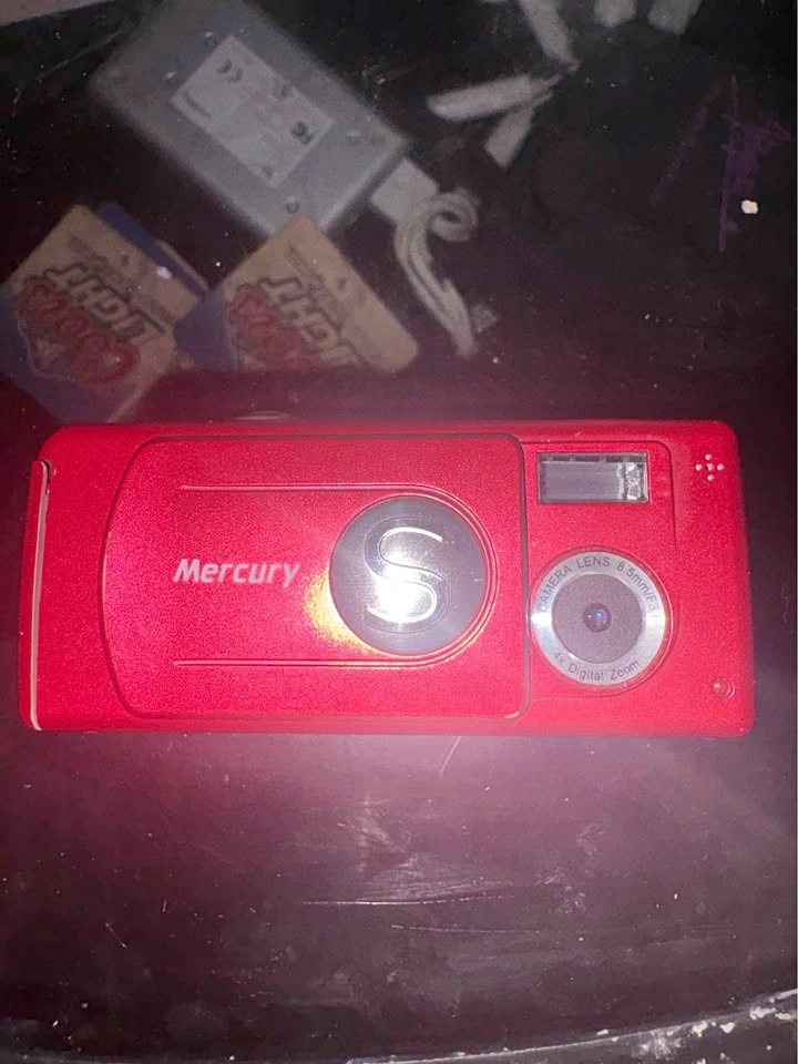 Mercury CyberPix S-330 Digital Camera – Red