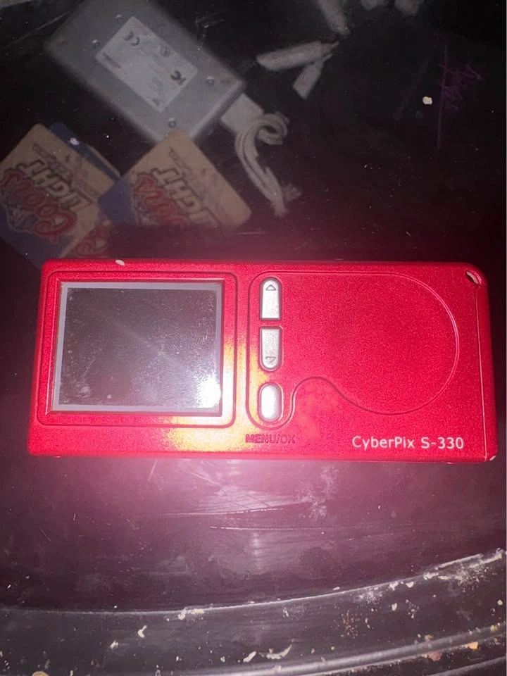 Mercury CyberPix S-330 Digital Camera – Red - photo 2
