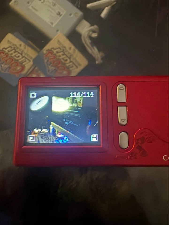 Mercury CyberPix S-330 Digital Camera – Red - photo 3