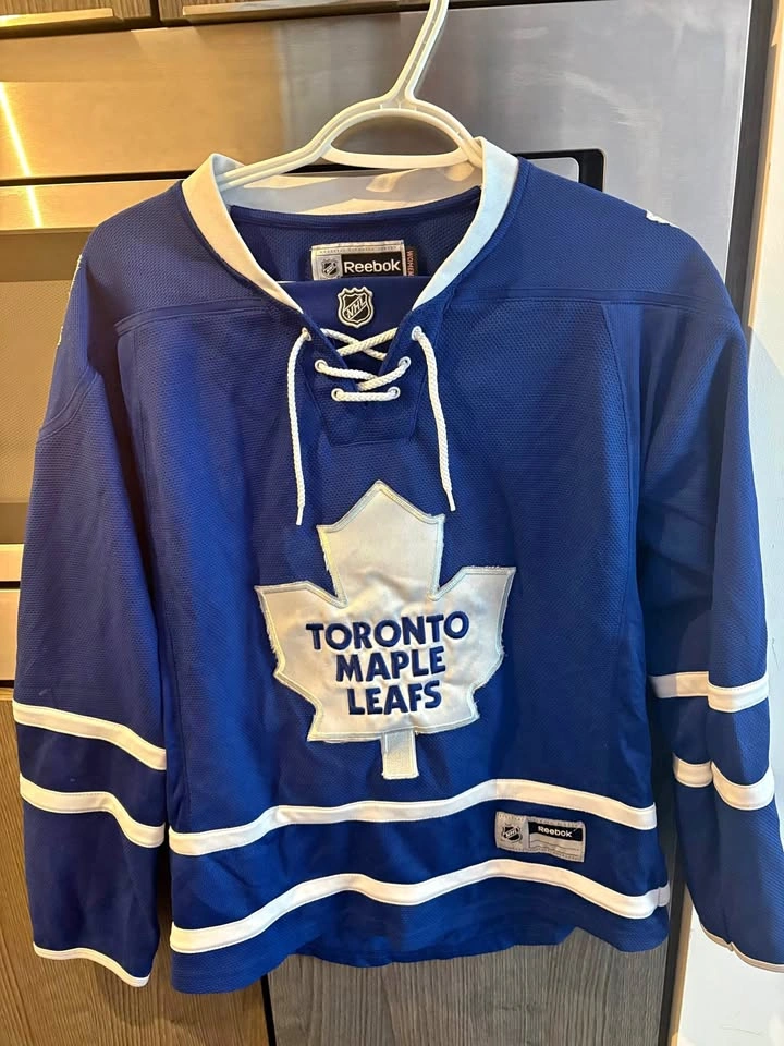 Toronto Maple Leafs Classic Jersey – Reebok (Womens Medium)