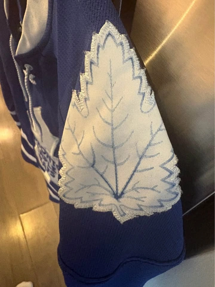 Toronto Maple Leafs Classic Jersey – Reebok (Womens Medium) - photo 5