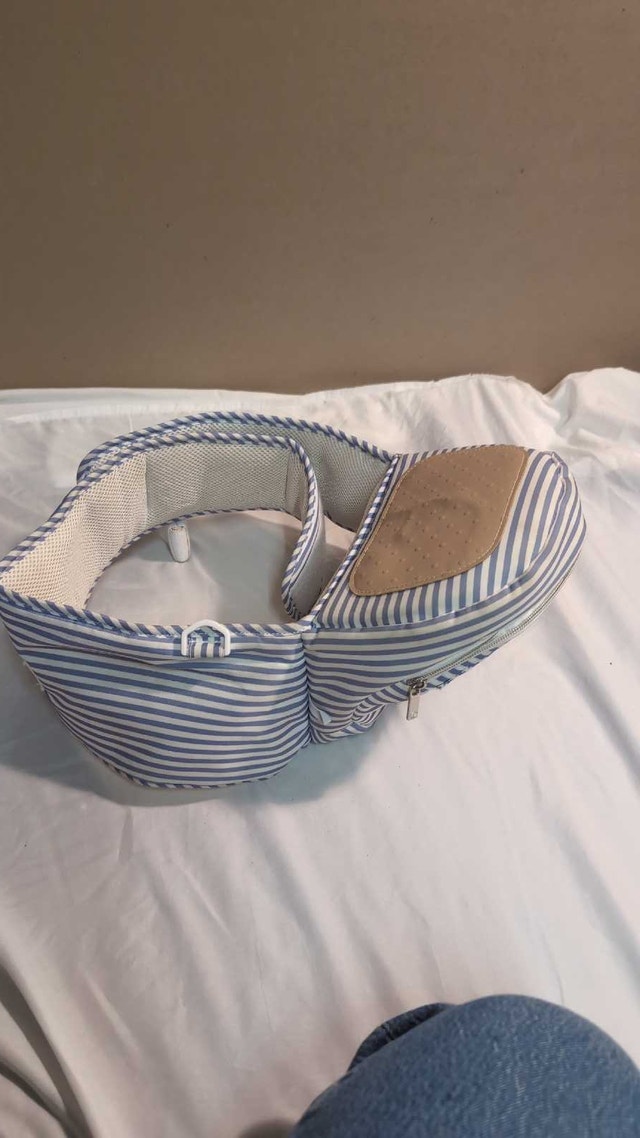 Tushbaby Lite, hip carrier for babies and toddlers